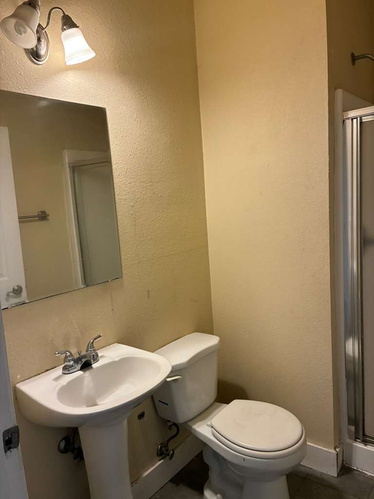 Building Photo - 1209 E Fortification St