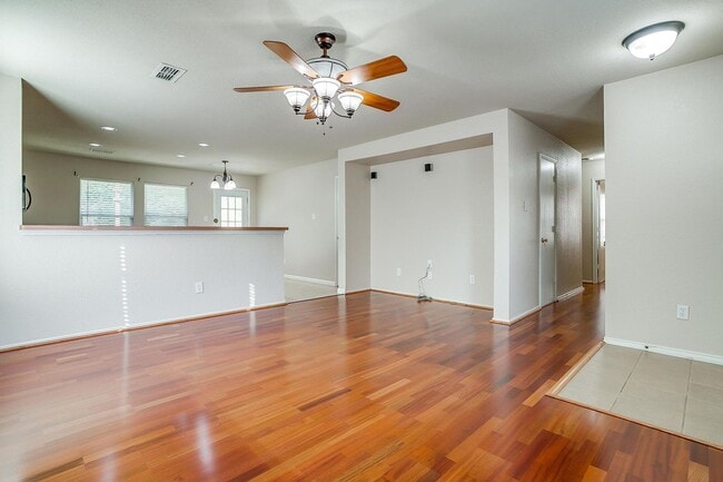 Building Photo - 7940 Meadow View Tr