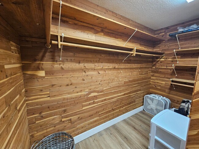 Building Photo - Annual Rental or 6+ month option - FURNISHED HEATED POOL HOME. Gorgeous 3 Bedroom, 3 Bath, 2 Car ...