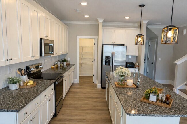 Building Photo - 3BR Townhome • Brand-New Build • 2 Car Garage Parking