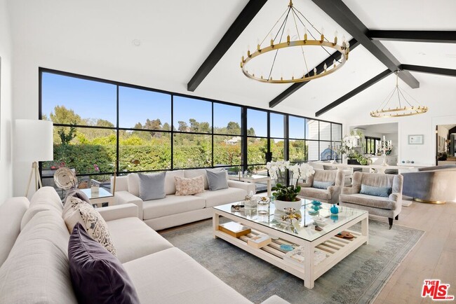 Building Photo - 15438 Mulholland Dr