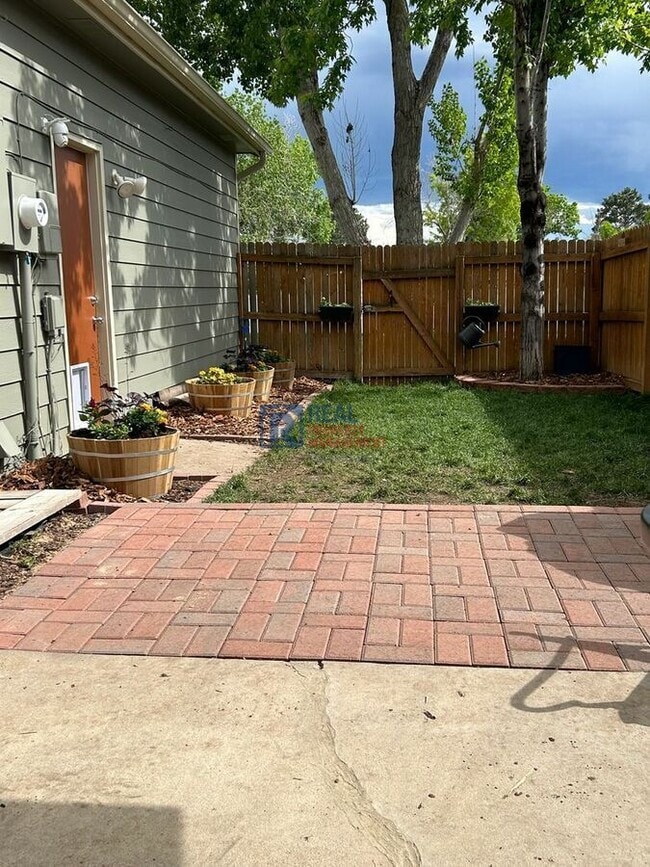 Building Photo - 940 W 133rd Cir