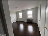 Building Photo - 722 W Maple Ave
