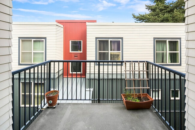 Building Photo - 9520 1st Ave NE