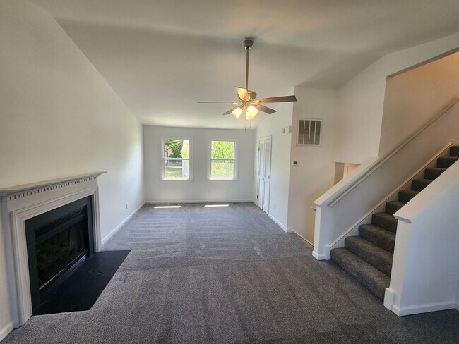 Building Photo - 4 bedroom house in Prince George