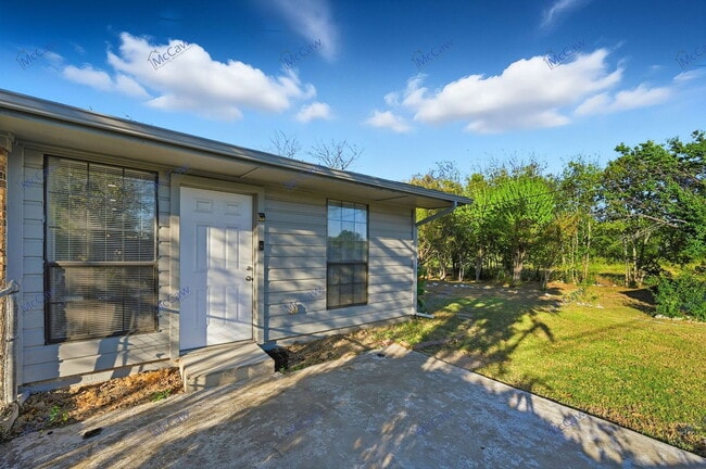 Building Photo - 1423 Main St