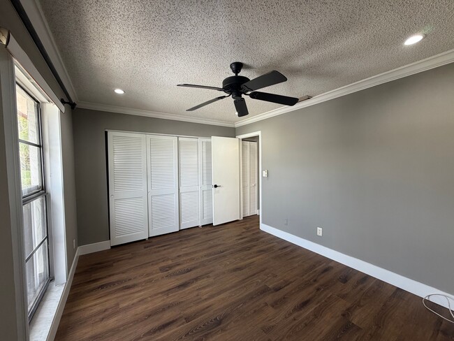 Building Photo - 323 Ives Dairy Rd