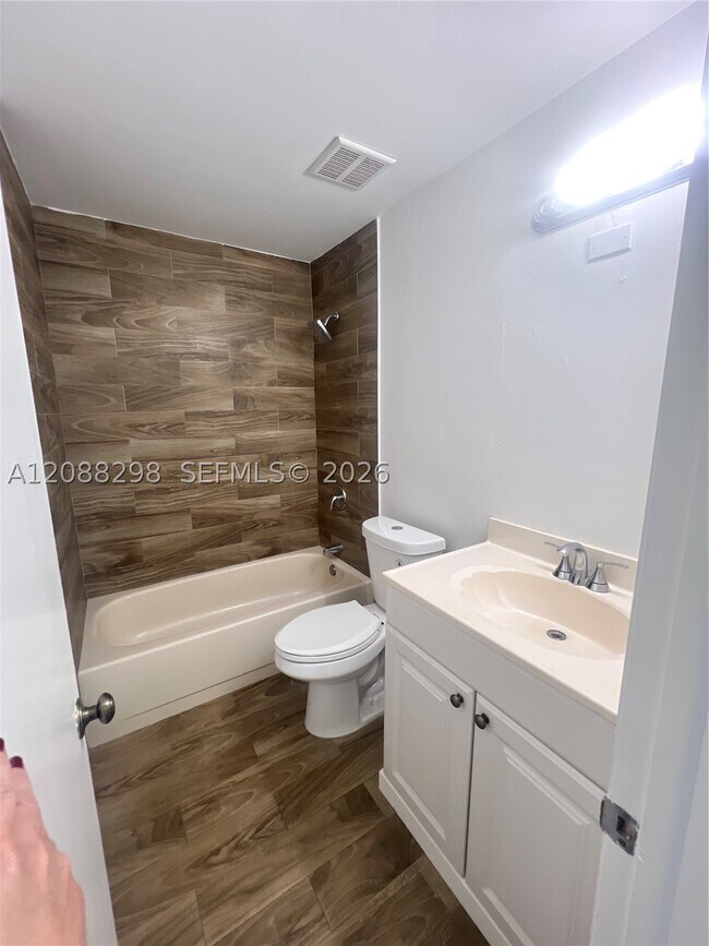 Building Photo - 1615 SW 137th Pl