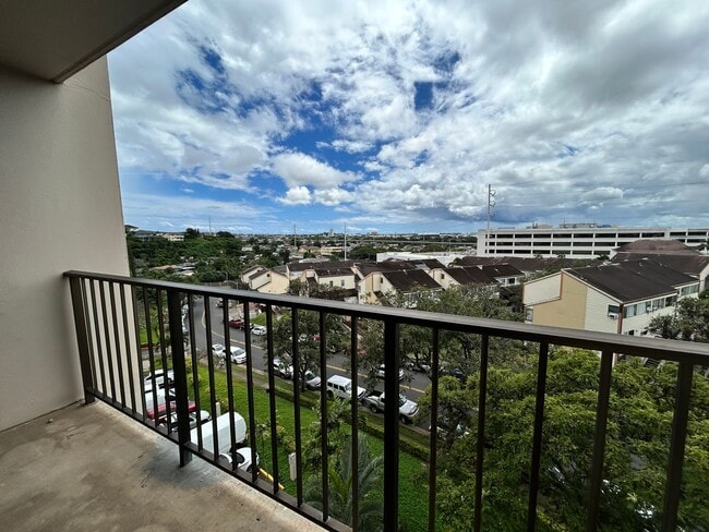 Building Photo - Two Bedroom Condo in Aiea