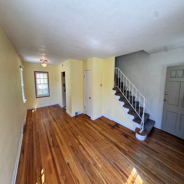 Building Photo - 618 45th St