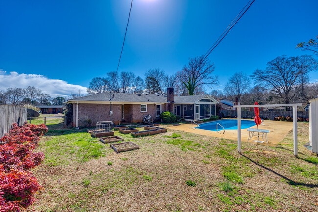 Building Photo - "Charming 3-Bedroom Home with pool in Rock Hill!"