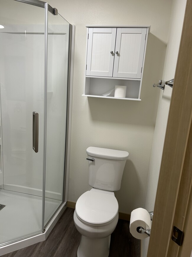 1415-2 Bathroom - Paramount Grafton Apartments