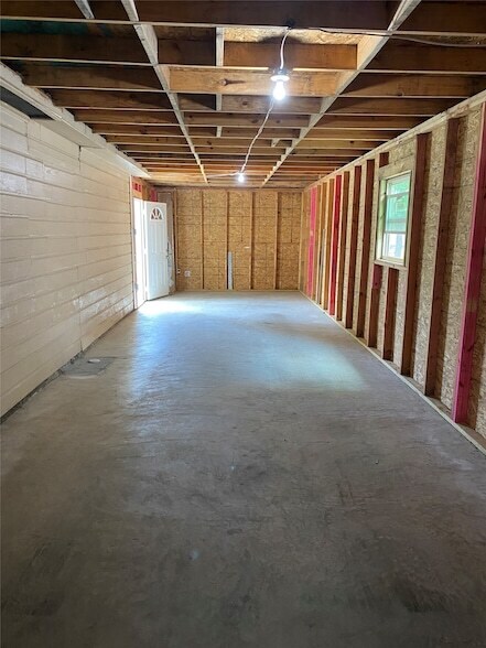 Building Photo - 5018 Kenilwood Dr