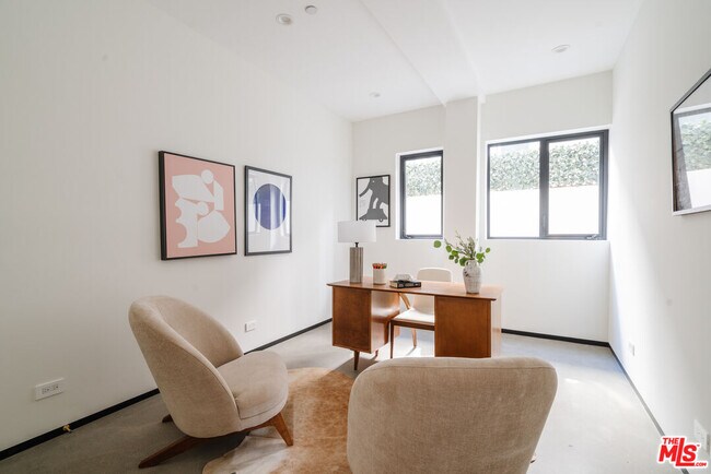 Building Photo - 611 Broadway St