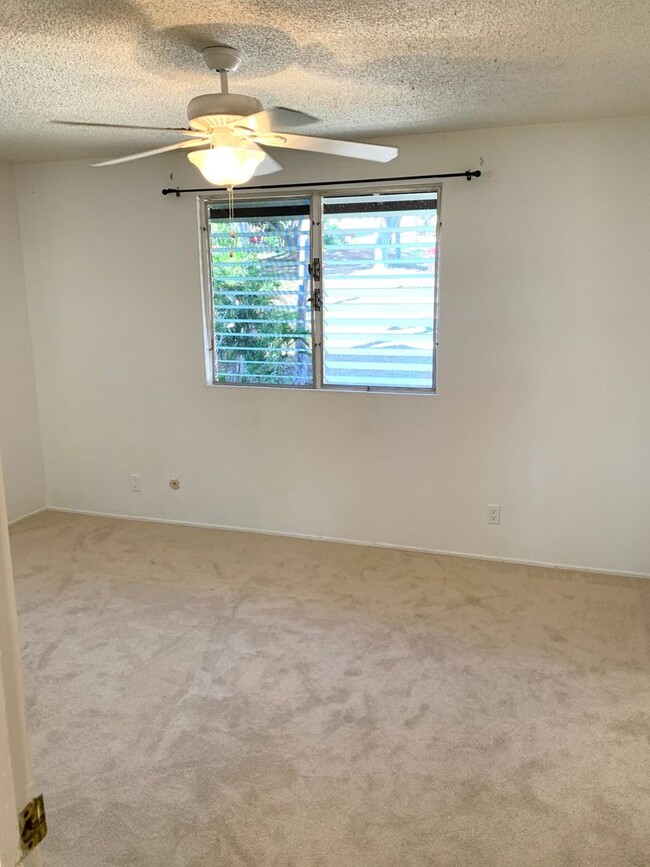 Building Photo - Charming 3 bedroom/ 2.5 bath Townhome in N...