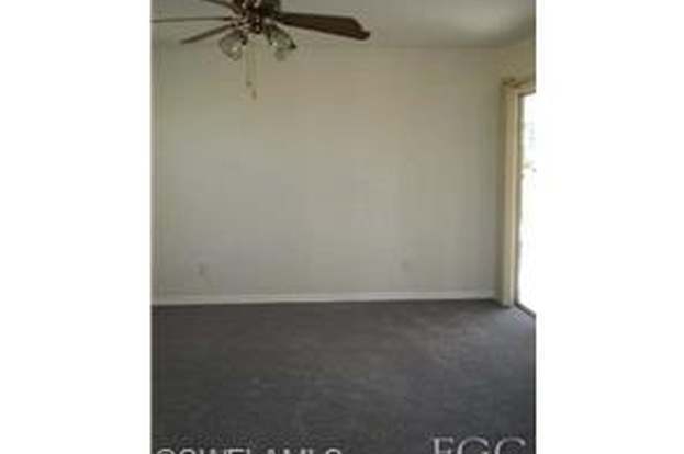 Building Photo - 703 NE 23rd Terrace