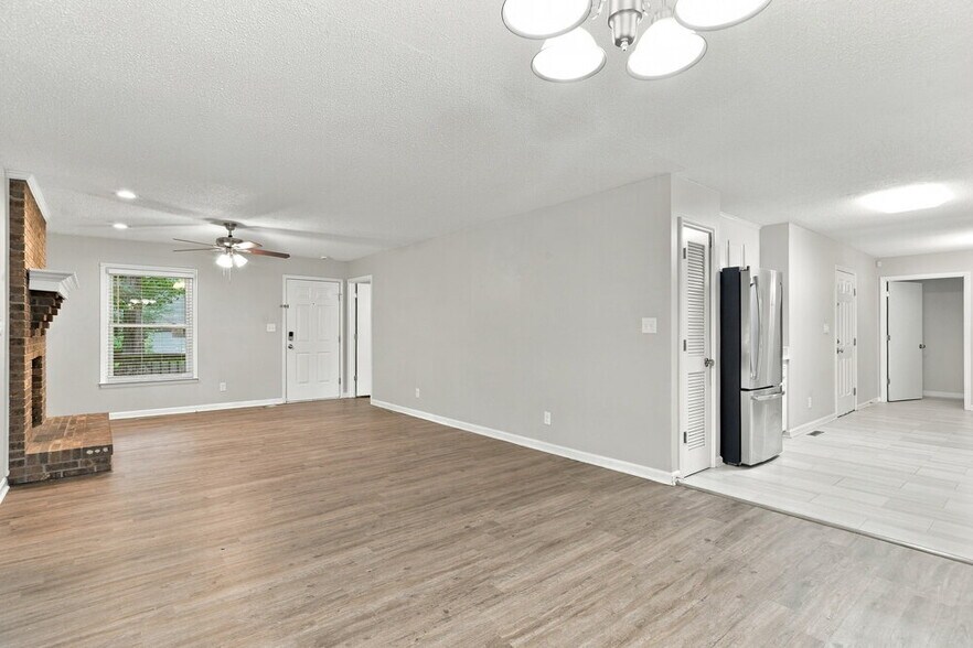Building Photo - 431 Hillcrest Dr