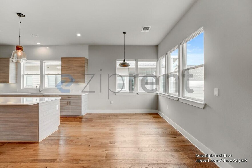Building Photo - 6016 Seville Dr