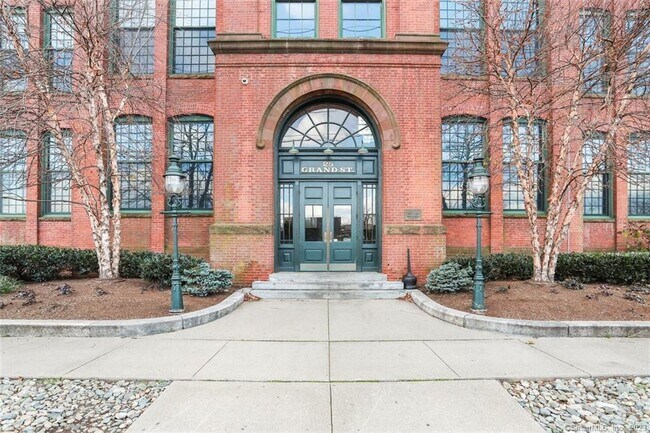 Building Photo - 25 Grand St
