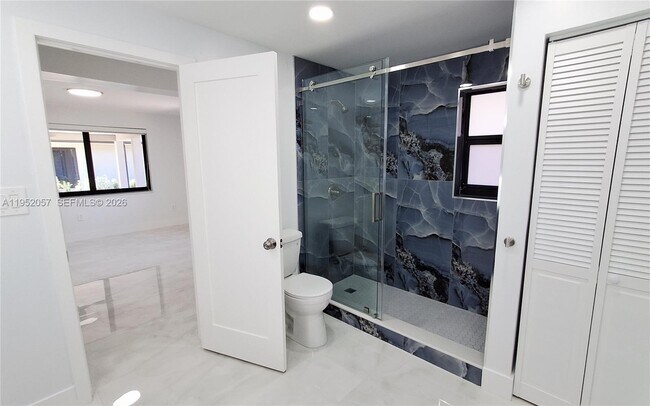 Building Photo - 216 Shadow Way