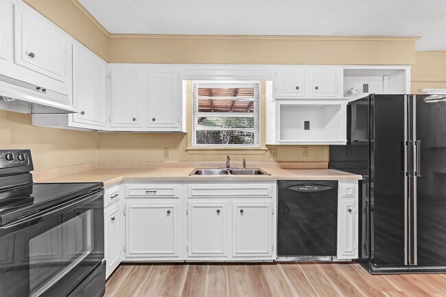Building Photo - Newly Renovated 3 bed 2 bath in Memphis, TN