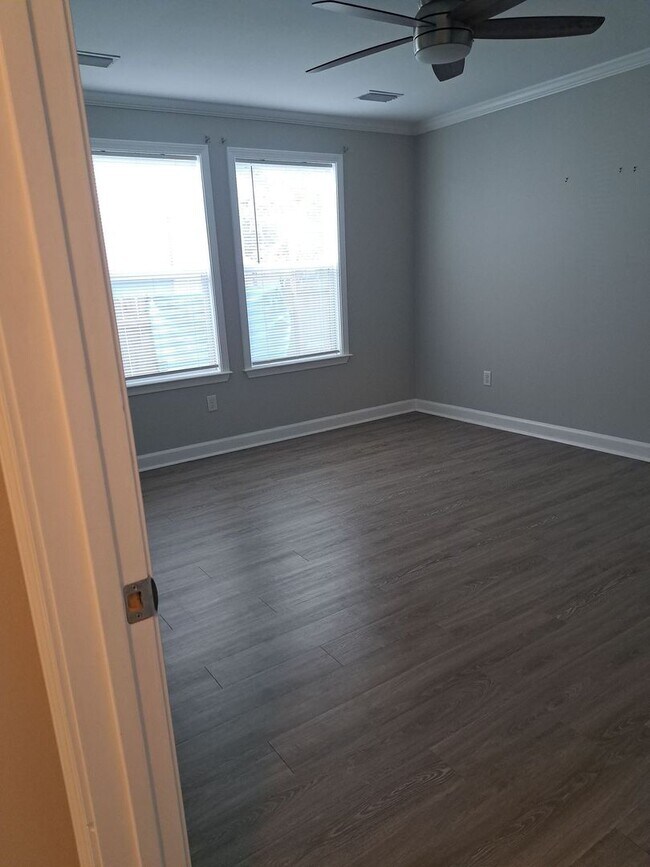 Building Photo - 7325 Claudia's Way