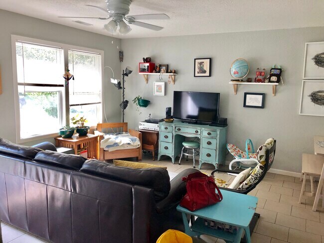 Building Photo - 2517 Maverick Ln