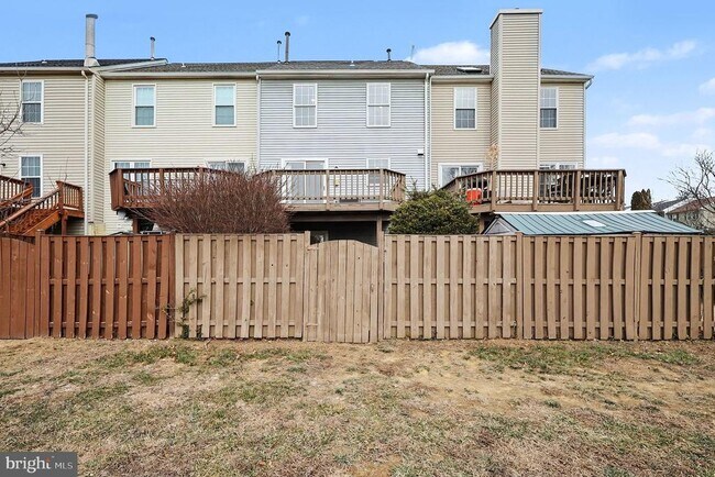 Building Photo - 2003 Paddle Boat Ln