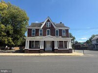 Building Photo - 703 2nd St
