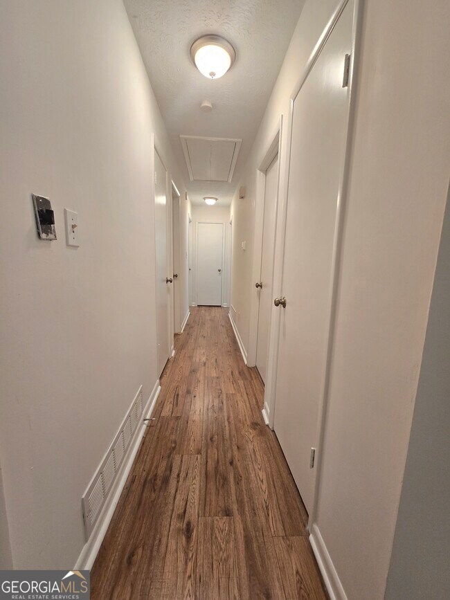 Building Photo - 4215 Terrace Dr