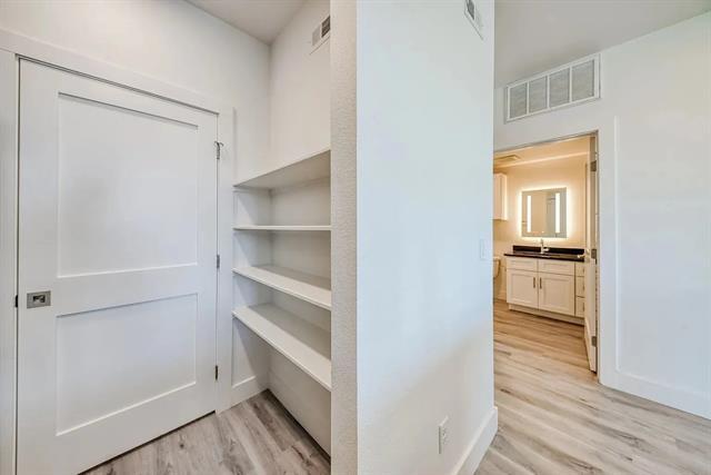 Building Photo - 1200 E 15th St