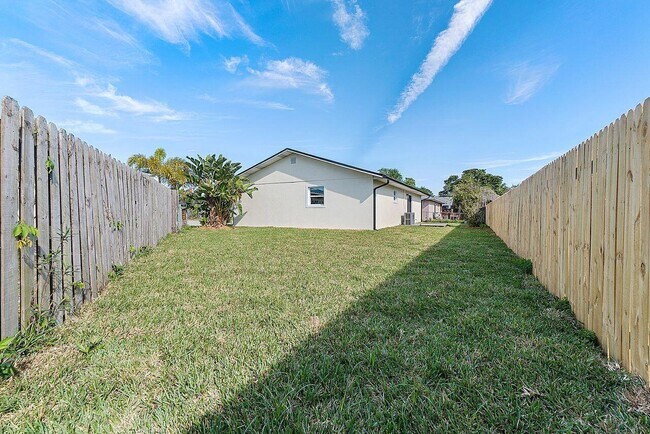 Building Photo - 140 S Marjorie Ct