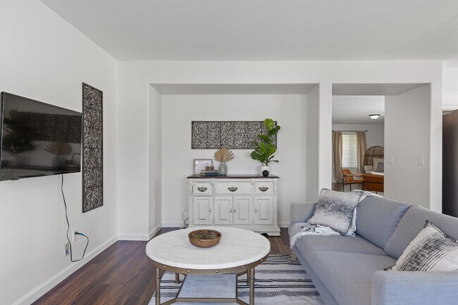 TV room - 903 Valerie Ln