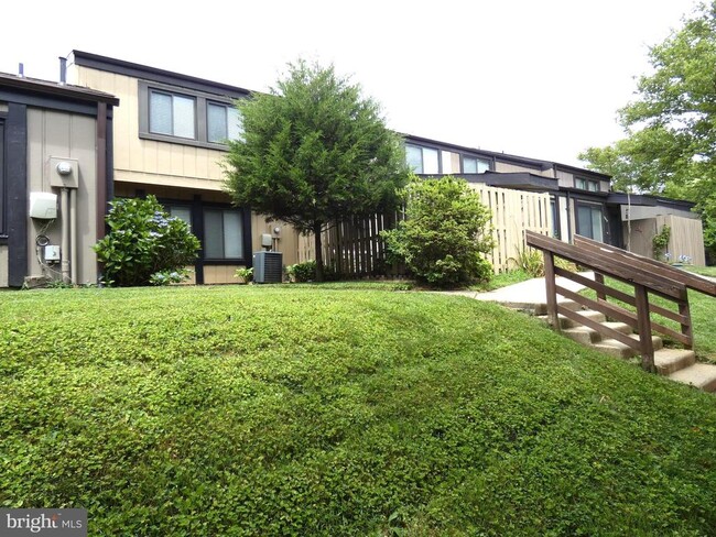 Building Photo - 9058 Arlington Blvd