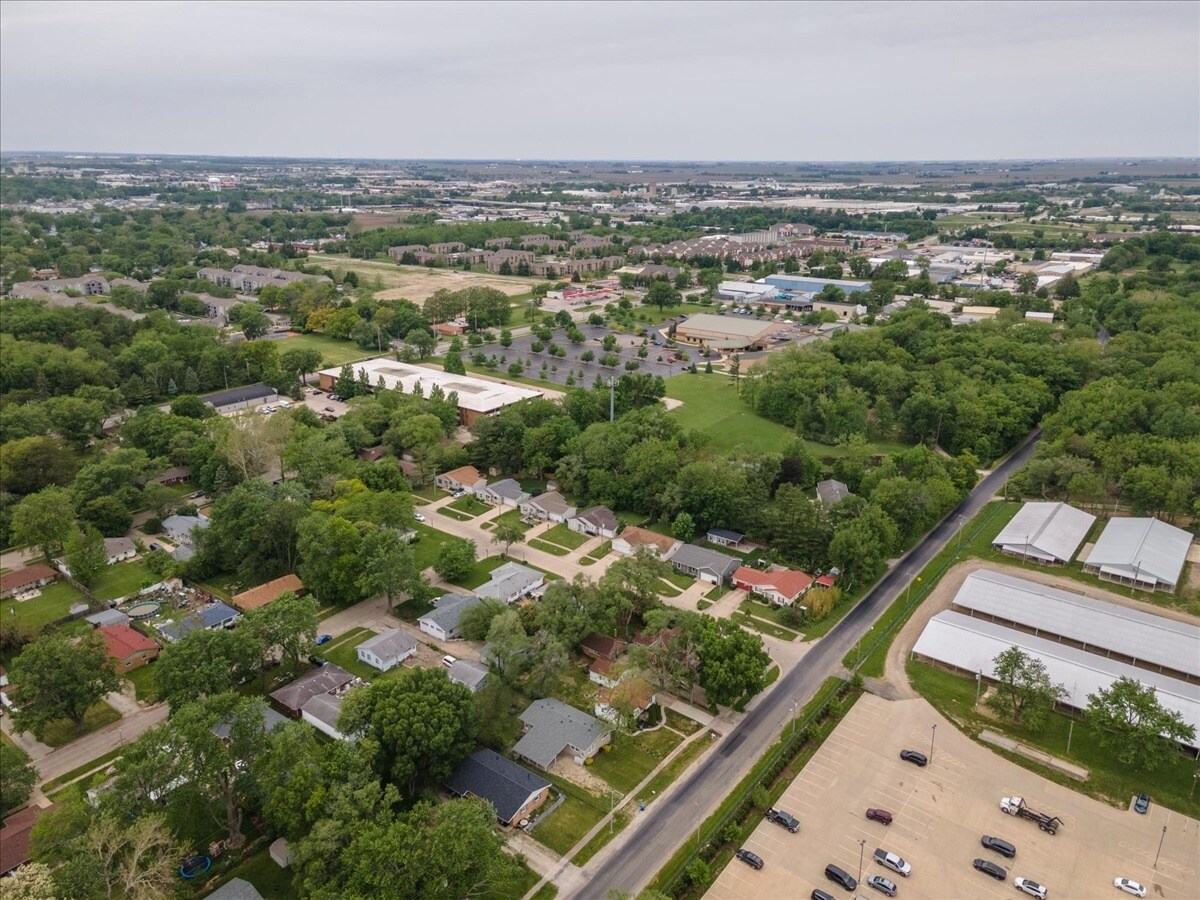 Building Photo - 1001 N Coler Ave