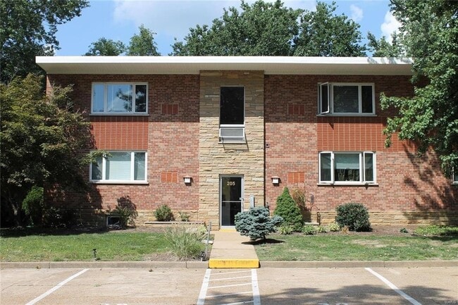 Primary Photo - LOCATION!! LOCATION!!! This One bedroom/on...