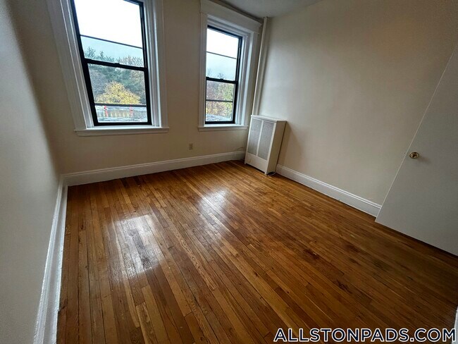 Building Photo - 1152 Commonwealth Ave