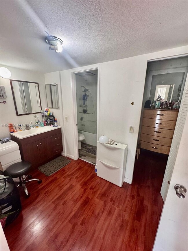 Building Photo - 3731 N Country Club Dr