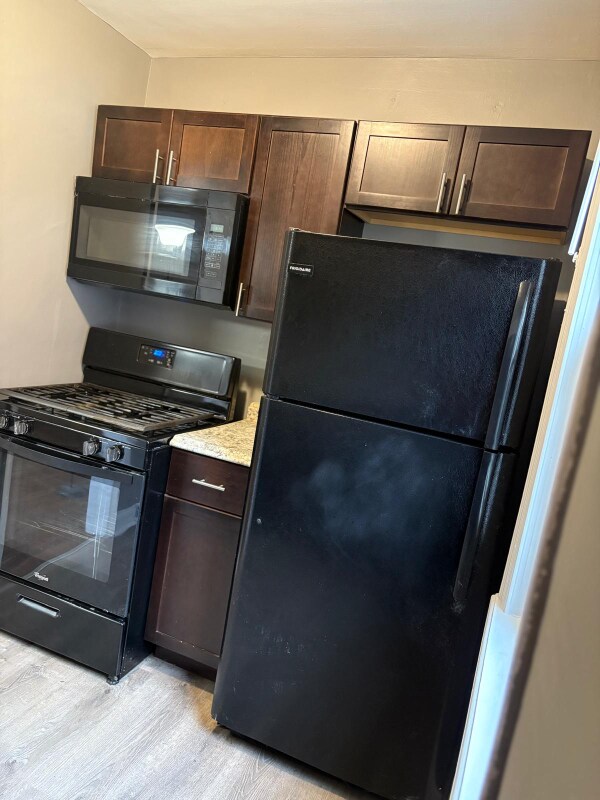 Building Photo - 1121 Gleneagle Rd