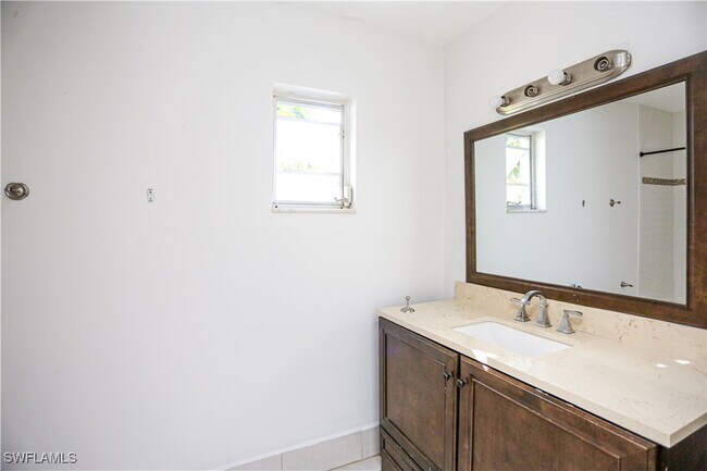 Building Photo - 861 San Remo Ave