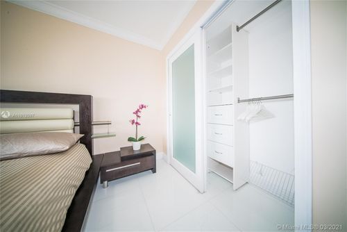 Building Photo - 1717 N Bayshore Dr