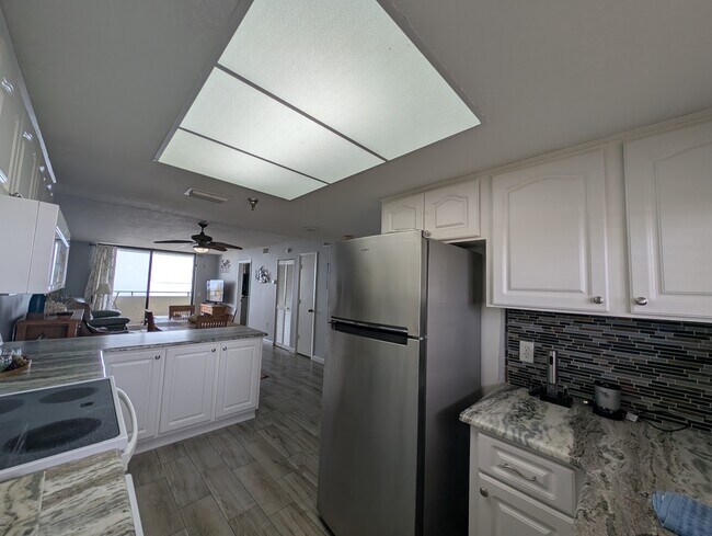 Building Photo - 6009 Sea Ranch Dr