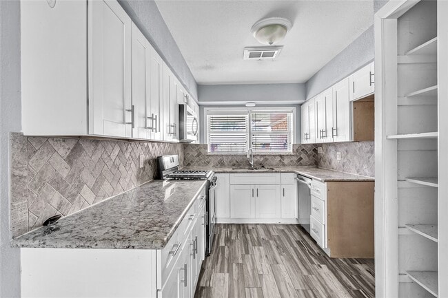 Building Photo - 2802 Greenbriar St