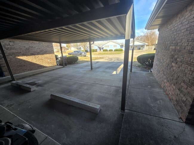 Building Photo - 2060 E Belmont St