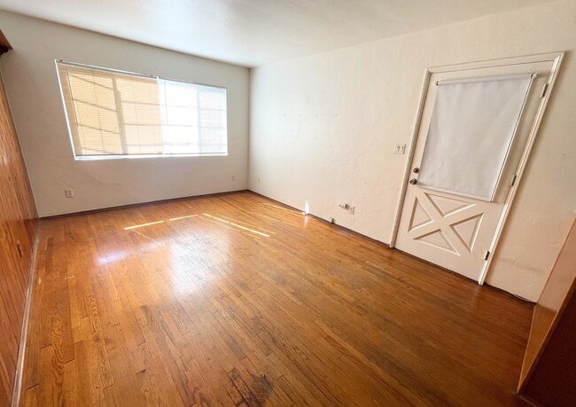 Building Photo - 1st Avenue