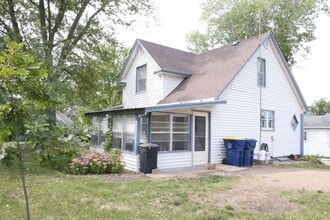 Building Photo - Rent: $1500 - 4 bed home within walking distance to downtown