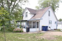 Building Photo - Rent: $1500 - 4 bed home within walking distance to downtown