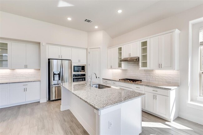 Building Photo - 5853 Bianca Dr