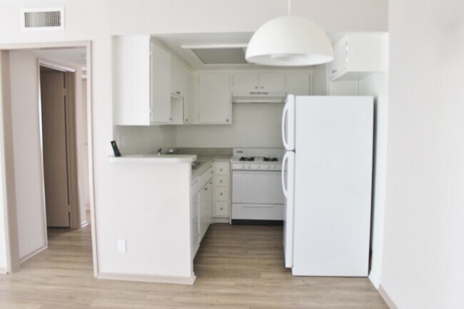 Building Photo - Lido Apartments - 3130 Bagley Ave