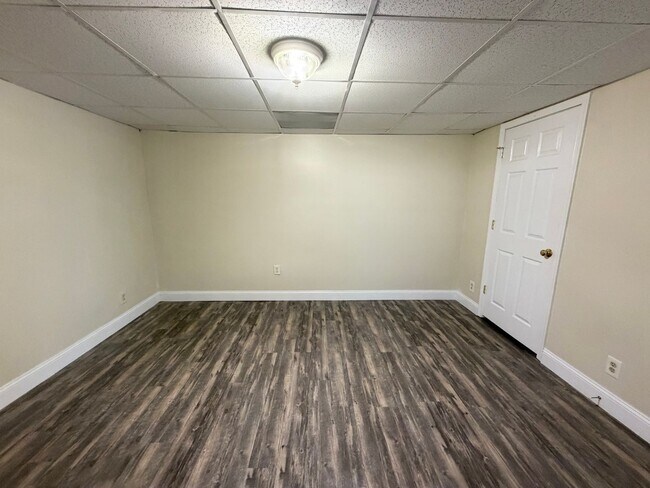 Building Photo - 1212 Agnes Street, Unit B - Cozy Studio Apartment in Charlottesville!